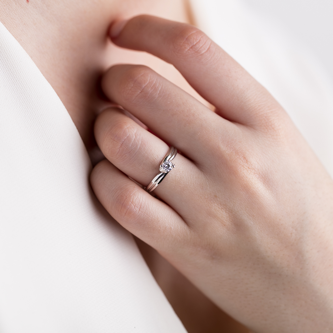 vragen tegenkomen Wauw Engagement ring Liora | BISAKU
